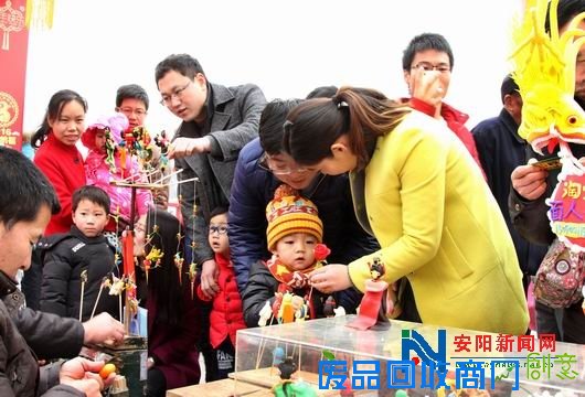 安阳：“两馆”广场赏民俗