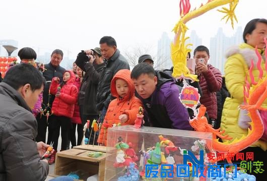 安阳：“两馆”广场赏民俗