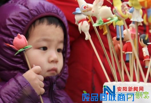 安阳：“两馆”广场赏民俗