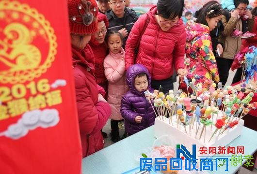 安阳：“两馆”广场赏民俗