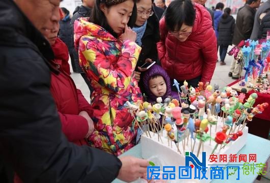 安阳：“两馆”广场赏民俗