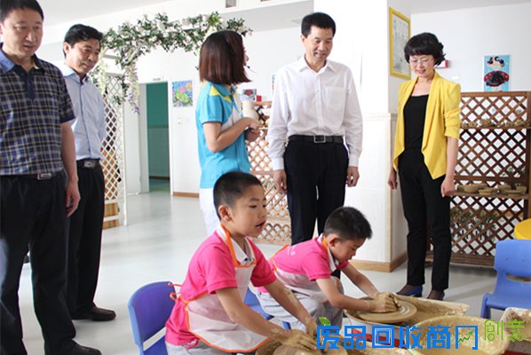 市长徐启方来高新区幼儿园看望儿童