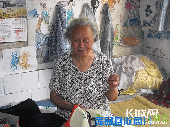 河北91岁老人绘画剪纸刺绣2万多幅