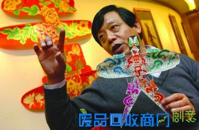 各国大使在民间艺术展上当模特让人捏泥塑(图)