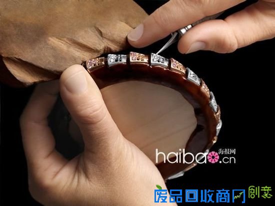 流转腕间的灵蛇幻影如何诞生？宝格丽 (Bvlgari) Serpenti系列珠宝新品+手工制作过程，妩媚姿态与几何线条的交汇相融