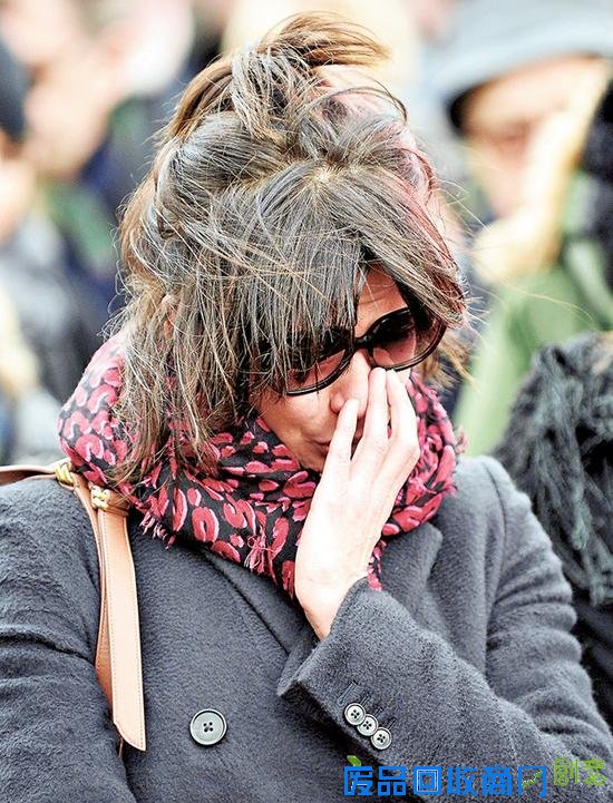 [明星爆料]苏菲玛索泣别导演前夫 现身葬礼悲伤落泪(图)