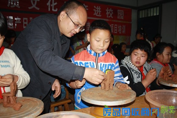 郑州市群艺馆组织泥塑艺术培训进校园