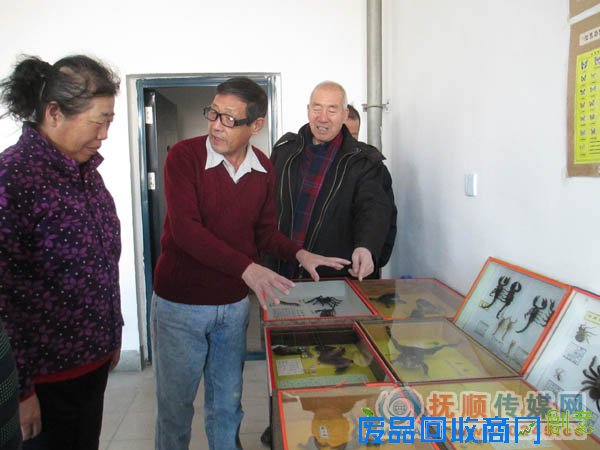 生兆海办展览 展出的600余件珍稀动物标本都是他制作收藏的