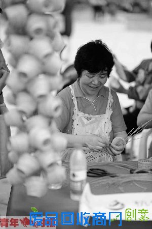 老东岳社区的姚老师将西溪小花篮带进校园