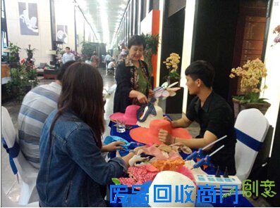 旭辉御锦 夏威夷风情草帽DIY活动 欢乐上演别开生面