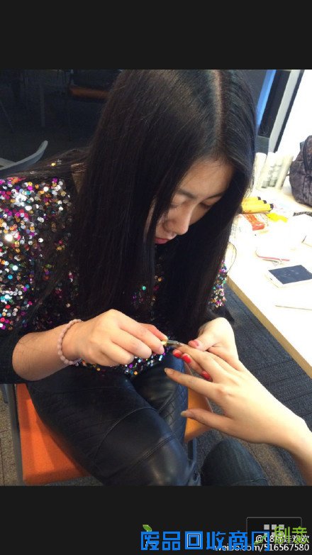 跟娃娃一起DIY时尚美甲！