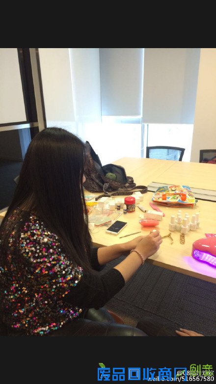 跟娃娃一起DIY时尚美甲！