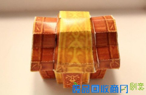 国外魔兽玩家创意求婚 自制宝箱藏戒指表心意