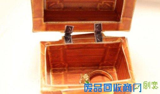 国外魔兽玩家创意求婚 自制宝箱藏戒指表心意