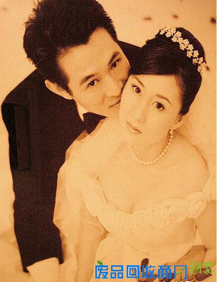 她遭周润发当众羞辱，因貌美曾传潜规则，落泪隐退嫁穷小子成赢家