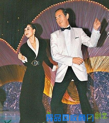 她遭周润发当众羞辱，因貌美曾传潜规则，落泪隐退嫁穷小子成赢家