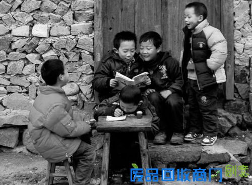 留守儿童与母分离：不舍嚎哭大喊不能这样对我 伤心一幕令人动容