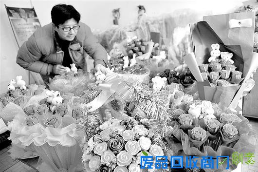 图文：面塑达人捏千朵玫瑰