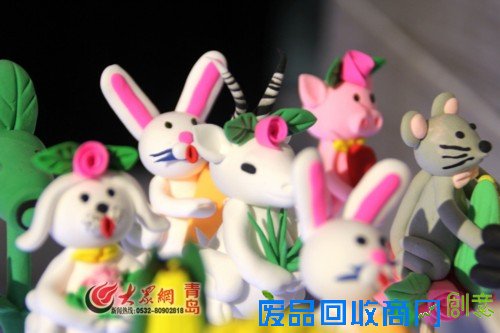 青岛恢复腊月集市 耍皮影捏面塑唤醒浓浓年味