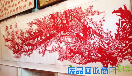 朱曼华创作的剪纸作品(王倩 摄)