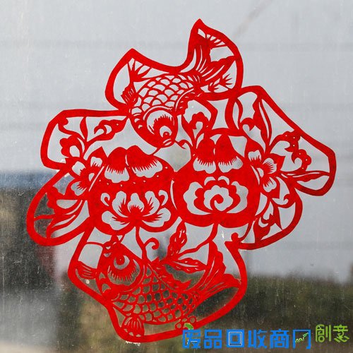 送剪纸窗花 添浓浓年味