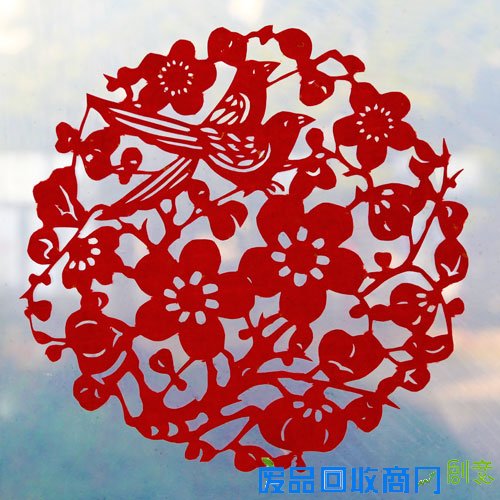 送剪纸窗花 添浓浓年味