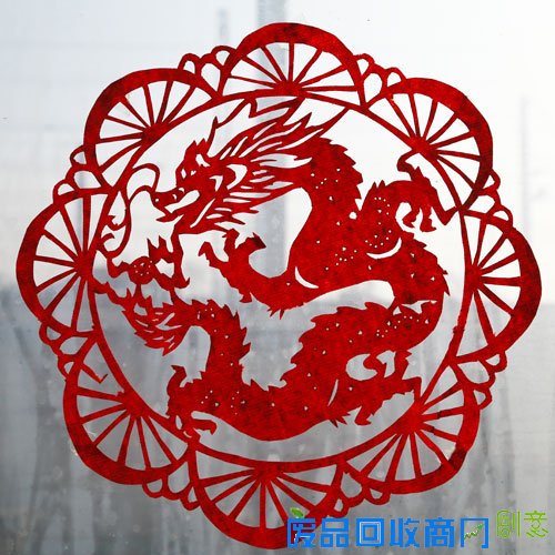 送剪纸窗花 添浓浓年味