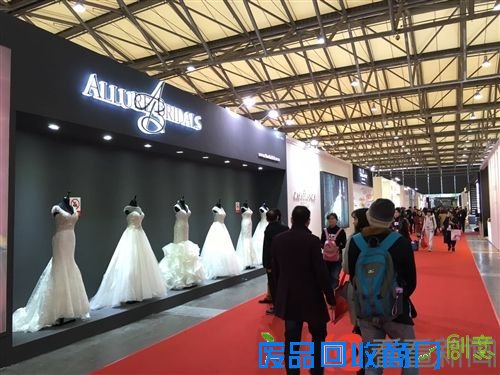 82093610d4d164cb46064732895e7505.jpg 二胎新政助推儿童摄影产业 全球最大规模婚纱摄影展上海开幕