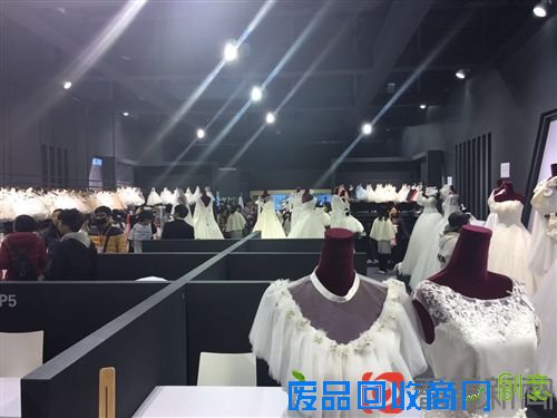 d56cead905bd050725383bdc5271851a.jpg 二胎新政助推儿童摄影产业 全球最大规模婚纱摄影展上海开幕