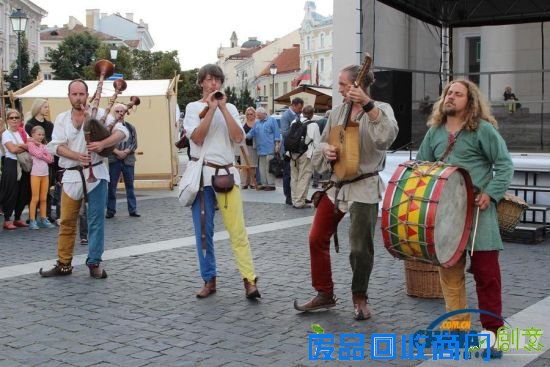 立陶宛举办“圣巴塞洛缪”集市展示民间手工艺[1]-