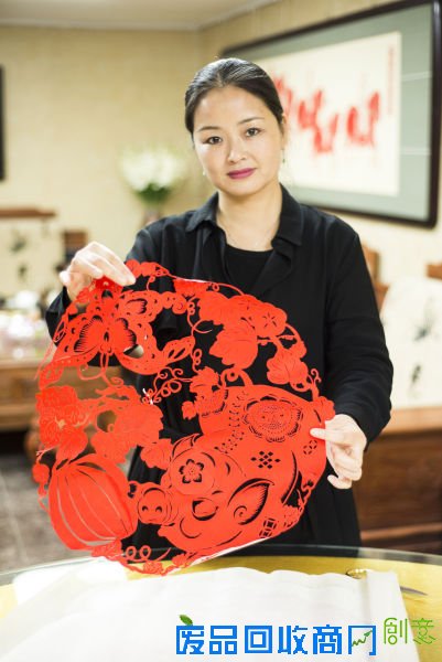 既有传统的剪纸工艺,又有现代的创新意识 既有传统的剪纸工艺,又有现代的创新意识