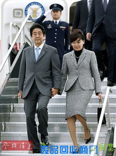 安倍自曝家庭＂糗事＂:夫人昭惠曾长期吃宠物营养品