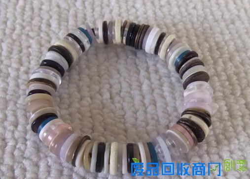 扣子手镯，不用的扣子居然能作出这么漂亮的手镯