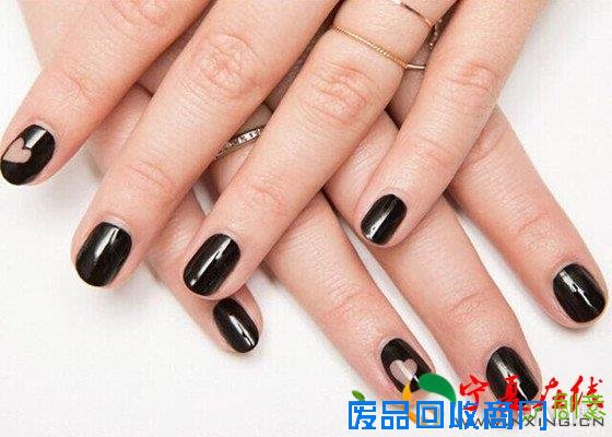 简单个性黑色美甲图片大胆尝试一下吧！【多图】