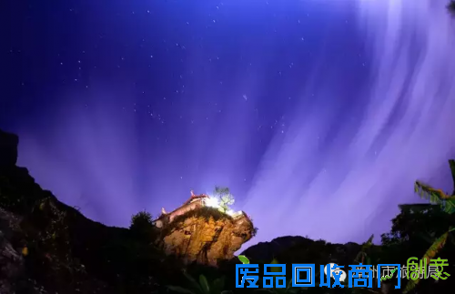 《朝天星云》陈俊杰摄