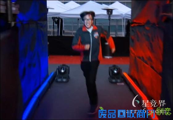 全明星赛趣味表情图 Huni变身江南鸟叔