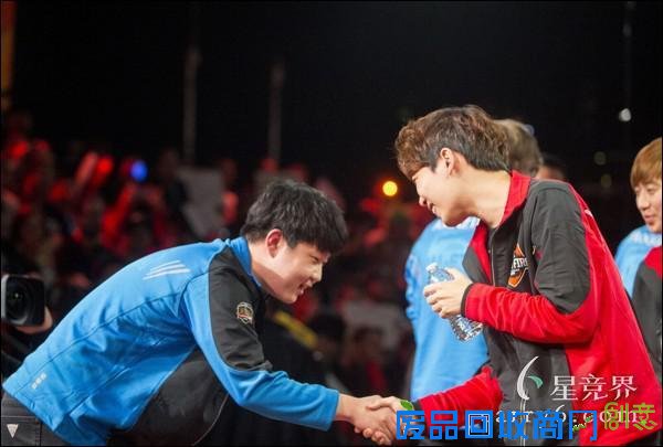 全明星赛趣味表情图 Huni变身江南鸟叔