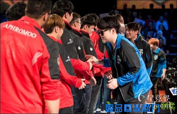 全明星赛趣味表情图 Huni变身江南鸟叔