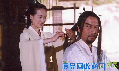 她体操运动员出身被姜文发掘，美过范冰冰，陈道明唯一的绯闻女友