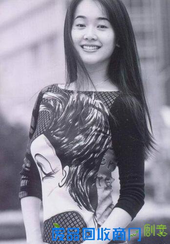 她体操运动员出身被姜文发掘，美过范冰冰，陈道明唯一的绯闻女友