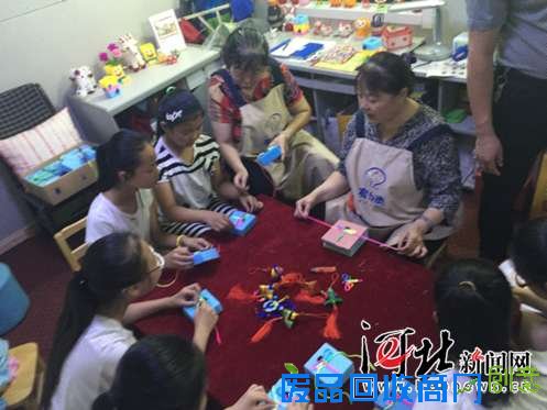 石家庄小学生体验传统手工绝活 赞非遗文化棒棒哒