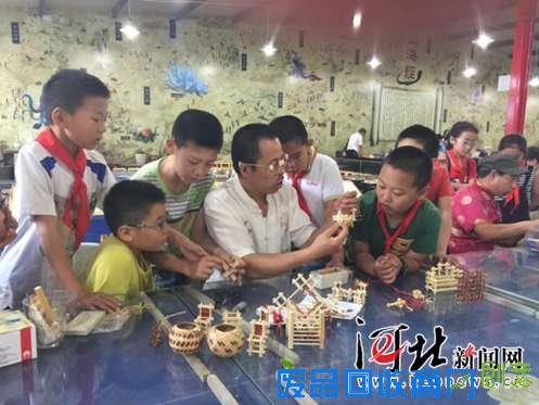 石家庄小学生体验传统手工绝活 赞非遗文化棒棒哒