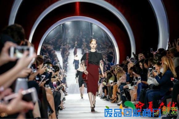 【巴黎时装周】没有创意总监的日子里Dior做出了这55套衣服