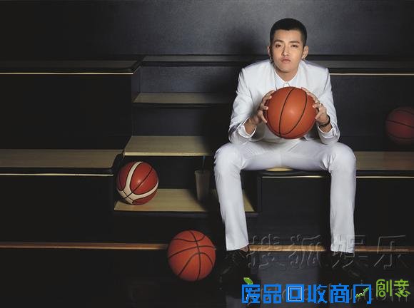吴亦凡登《红秀GRAZIA》封面 篮球少年追求不凡