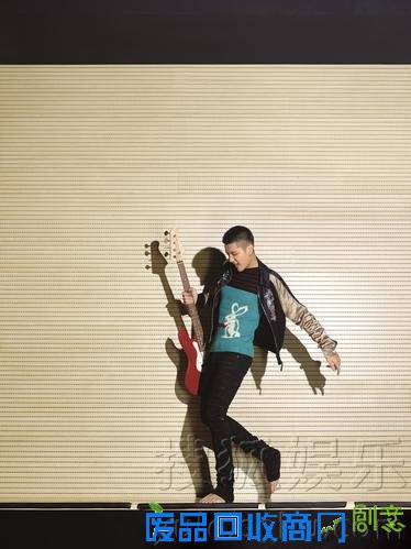 吴亦凡登《红秀GRAZIA》封面 篮球少年追求不凡