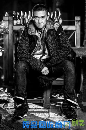 黄志忠登封面秀健康身材 冷峻大片利落洒脱