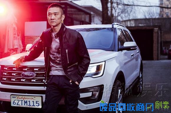 黄志忠登封面秀健康身材 冷峻大片利落洒脱