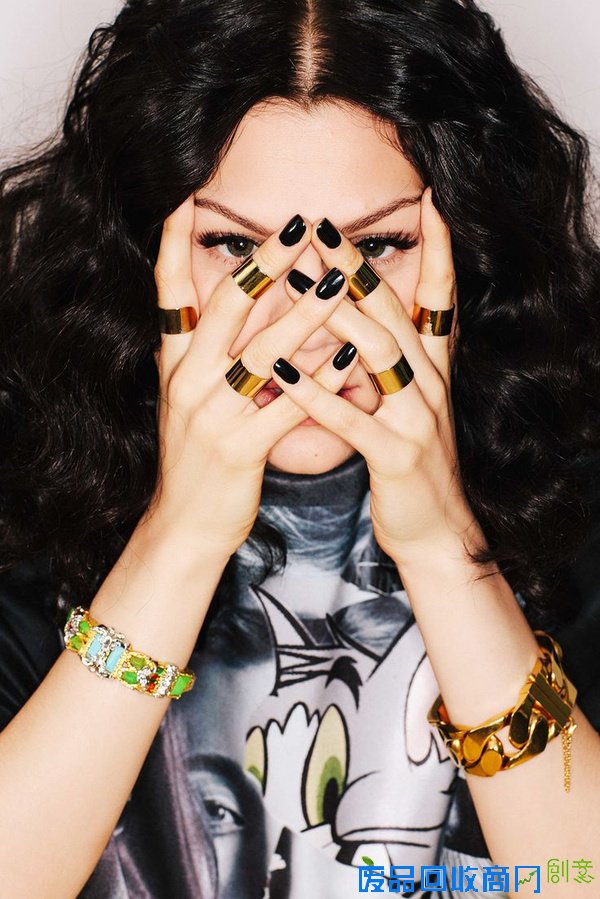 天天向尚｜一枚怎么够？指节戒叠搭时髦一夏