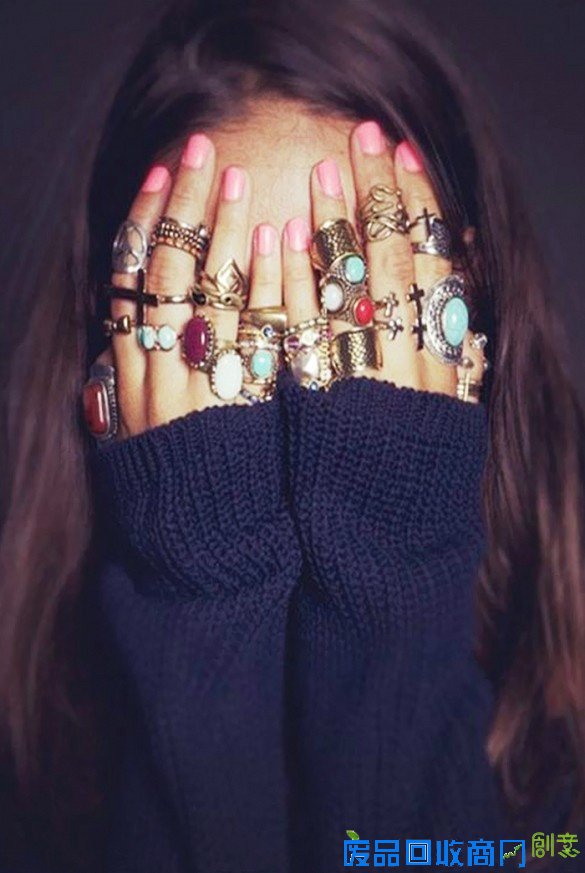 天天向尚｜一枚怎么够？指节戒叠搭时髦一夏