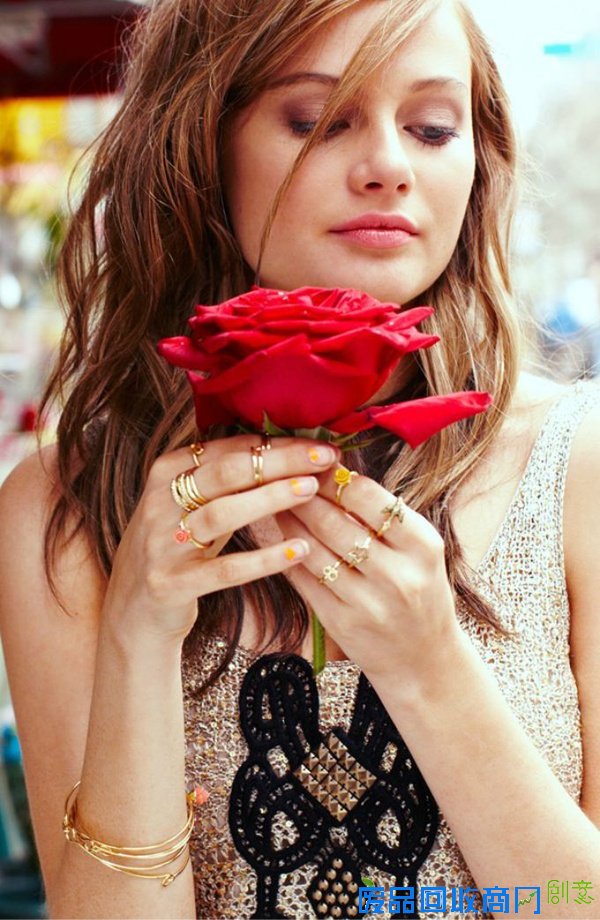 天天向尚｜一枚怎么够？指节戒叠搭时髦一夏